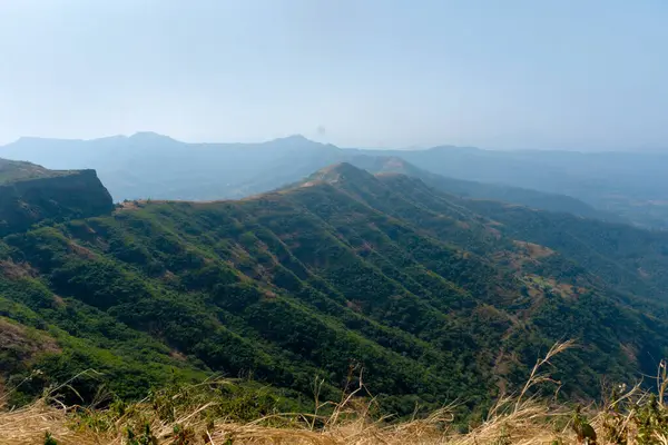 Hindistan 'da dağları olan güzel bir manzara, Pune.