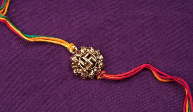 Geleneksel Hint bilekliği Rakhi, Kardeş Bağlar Kardeşler Bileğinde Raksha bandhan Ocassion