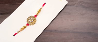 Geleneksel Hint bilekliği Rakhi, Kardeş Bağlar Kardeşler Bileğinde Raksha bandhan Ocassion