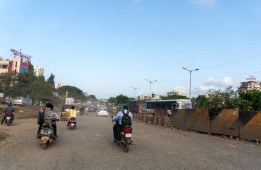 Güneşli bir günde Hindistan 'da ulaşım yolu 