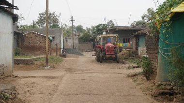 AMRAVATI, MAHARASHTRA, INDIA 12 Aralık 2020: Geleneksel olarak Maharashtra 'nın kırsal kesiminde, bir Hint kırsal alanı olan köyde ev inşa edildi.