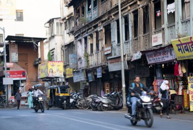 PUNE, MAHARASHTRA, INDIA, 9 Şubat 2020: Pune 'deki insanlarla şehir hayatı.