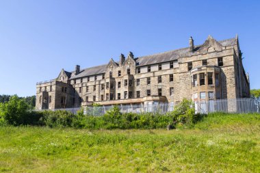 Hartwood Hastanesi, terk edilmiş akıl hastanesi, huzurevi. Baroniyer tarzı hemşirelerin ıssız evleri, Lanarkshire, İskoçya