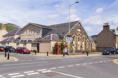 Cleikum Hall Lodge şu anda bir otel olarak işletiliyor. Aslen Masonik Loca olarak inşa edilmiş ama 1937-1969 yılları arasında sinema olarak kullanılmış..