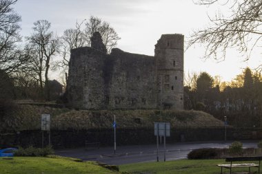 Strathaven Şatosu aynı zamanda Avondale Kalesi olarak da bilinir. Harabe ve tepecik artık bir Antik Anıt, Strathaven, İskoçya