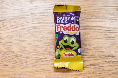Cadburys Freddo çikolatalı bir atıştırmalık.
