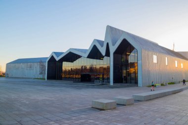 Glasgow 'daki Clyde Nehri üzerindeki Riverside Taşımacılık Müzesi 