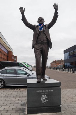 Walter Ferguson Smith (24 Şubat 1948 - 26 Ekim 2021), Ibrox 'un Copland Road Stand' ının önündeki heykel.