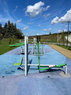 Açık hava meydanı, egzersiz ekipmanı sporu.