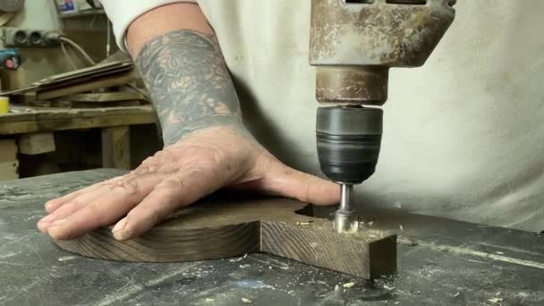 Tischlerei Holzwerkstatt Geschickter Unkenntlich Gemachter Handwerker Der Mit Holzwerkzeugen Innenräumen — Stockvideo