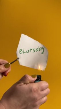 Günlerin birlikte koşması, monotonluğun sonunu işaret ediyor. Üzerinde 