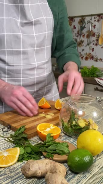Preparing Invigorating Hot Beverage Domestic Kitchen Vertical Unrecognizable Man Preparing — Stock Video