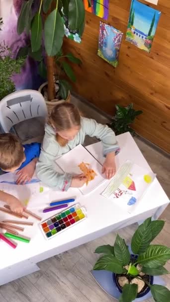 Ungdomlig Konstnärlig Fantasi Hobby Barndomen Liten Pojke Och Flicka Engagera — Stockvideo