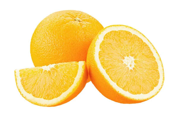 オレンジの実 半分のスライスでカットオレンジは白に隔離されます ファイルにクリッピングパスが含まれています — ストック写真