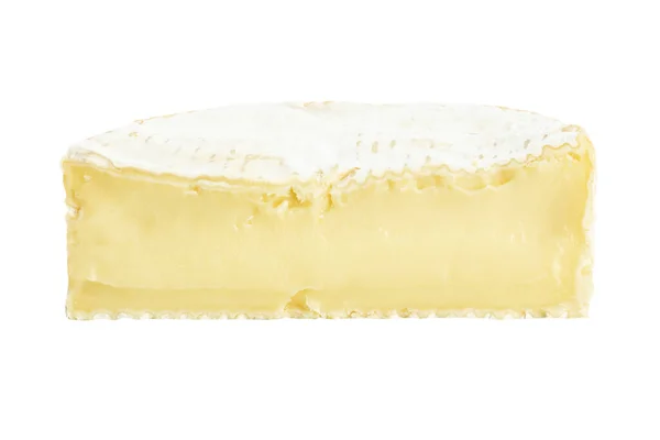 白い背景に隔離されたカマンベールチーズのピース フィールドの完全な深さ ファイルにはクリッピングパスが含まれます デザイン要素 — ストック写真