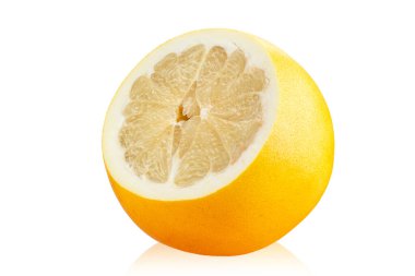 Taze limon kesimi. C vitamini kaynağı beyaz arka planda izole edilmiş. Dosya kırpma yolu içeriyor
