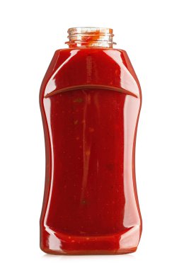 Açık plastik şişede ketçap. Et için geleneksel domates sosu. Beyaz arka planda izole edilmiş. Dosya kırpma yolu içeriyor