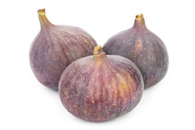 Üç taze incir. Beyaz arka planda izole edilmiş. Dosya kırpma yolu içeriyor