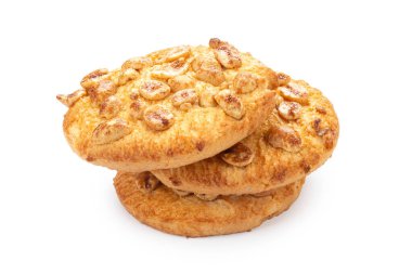 Fıstıklı, yuvarlak kurabiye. Beyaz arka planda izole edilmiş. Dosya kırpma yolu içeriyor