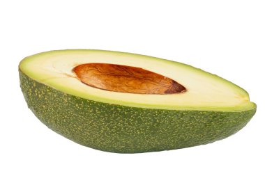 Olgun avokadonun yarısı beyaz arka planda. Dosya kırpma yolu içeriyor. Tam alan derinliği.