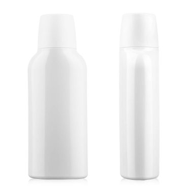 Beyaz arka planda izole edilmiş şampuan ya da gargara için beyaz plastik şişe. İki açı. Dosya kırpma yolu içeriyor