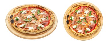 Beyaz arka planda izole edilmiş ahşap bir tabakta servis edilen lezzetli pizza. Reklam broşürleri ve restoranlar ve pizzacılar için posterler. Dosya kırpma yolu içeriyor. 