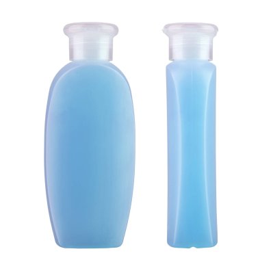Beyaz arka planda izole edilmiş plastik bir şişede şampuan. Kozmetik ürünler. Dosya kırpma yolu içeriyor. Tam alan derinliği.