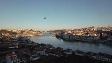Portekiz 'in Porto şehri ve Douro Nehri gökyüzünden görüldü.
