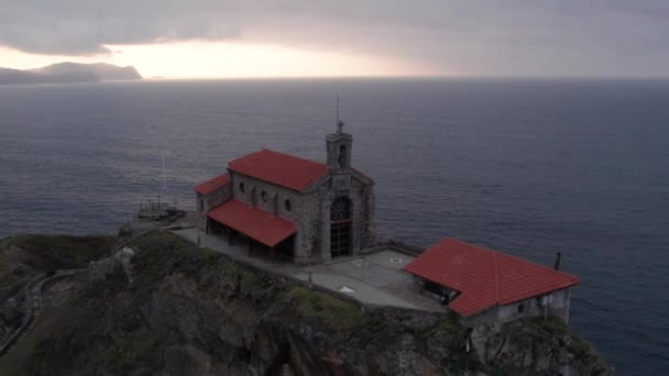 Ermita Isla Gaztelugatxe España Vista Desde Qky — Vídeos de Stock