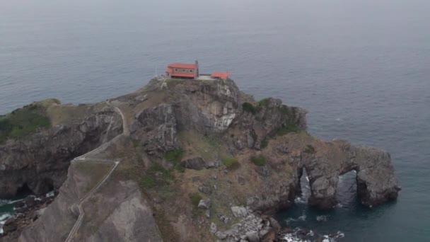 Skyview Hermitage Gaztelugatxe Island Spain — Vídeo de Stock