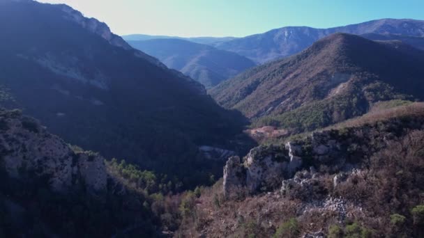 フランス語のCheiron山はドローンビューを可能にします — ストック動画