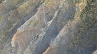 Deauville sahiline yakın bir uçurumun insansız hava aracı görüntüsü