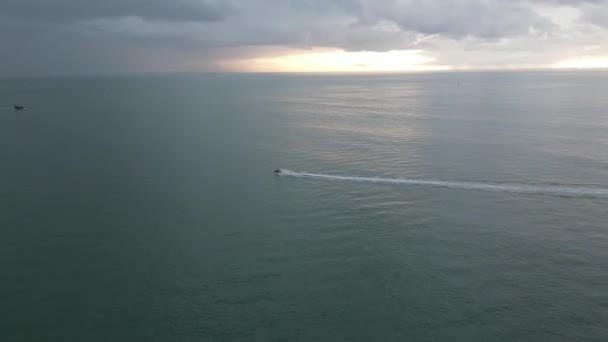 Jet Ski Zbliżające Się Portu Hawru Sfilmowane Drona — Wideo stockowe