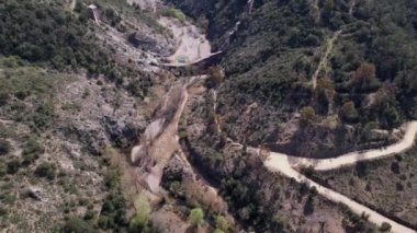 Malpasset barajının kalıntılarının insansız hava aracı görüntüsü