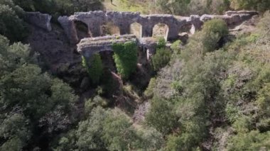 Frejus 'taki Mons' un Roma su kemerinin gökyüzü manzarası