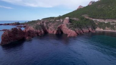 Fransız Rivierası 'ndaki Maubois Koyu bir İHA' dan çekildi.