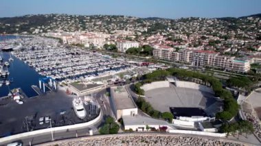 Fransız Riviera Skyview 'deki Golfe-Juan limanı.