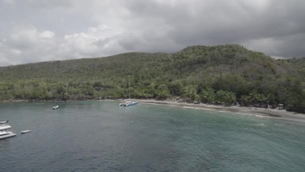 Catamaran Στο Marigot Bay Στο Νησί Της Αγίας Λουκίας Γυρίστηκε — Αρχείο Βίντεο