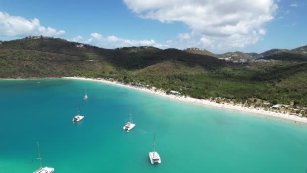 Catamarano Sulla Spiaggia Magens Sull Isola Thomas Visto Dall Alto — Video Stock