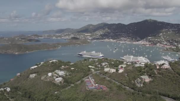 空から見たセント トーマス島フェリー港 — ストック動画