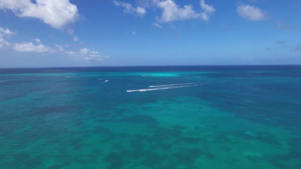 Sea Scooter Ryttare Njuter Aruba Sett Från Himlen — Stockvideo