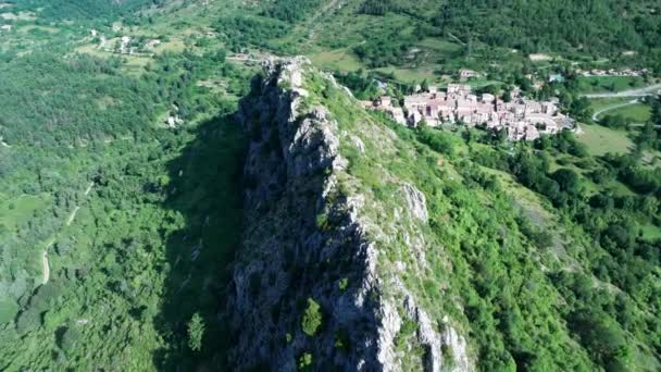 空から見たフランスのアルプスのブリアンコネットの村 — ストック動画