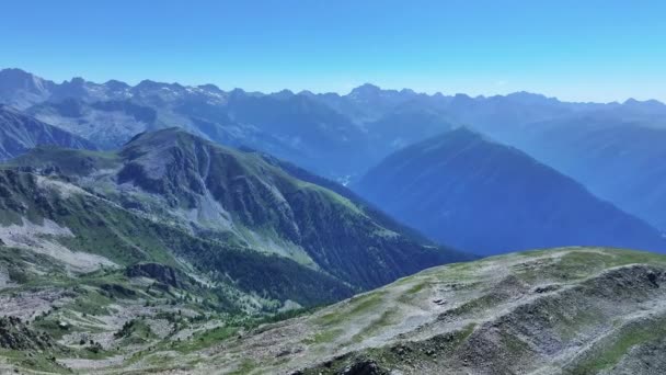空から見えるフランスアルプスのメルカントール国立公園 — ストック動画