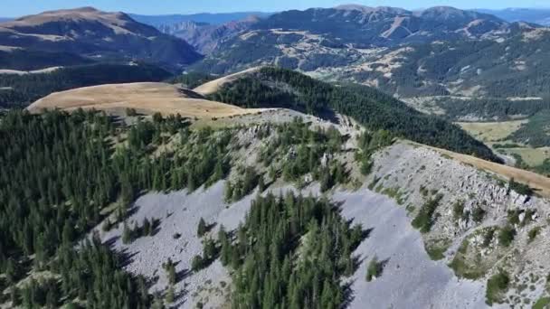 Countenmount Çevresindeki Aşınmış Tepelerin Havadan Görüntüsü — Stok video