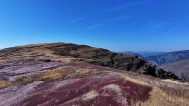 Fransa 'daki Cian Vadisi bir insansız hava aracıyla üstten görünüyor.