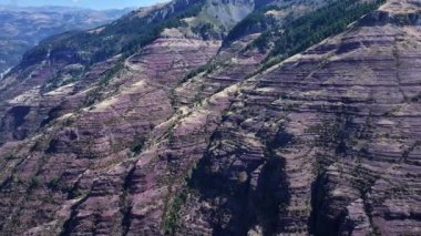 Alp dağlarının ve Cian 'ların insansız hava aracı manzarası