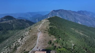 Utelle hava aracı manzaralı plato.