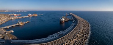 Bir İHA 'dan görülen Porto Covo Limanı panoramik görünümü