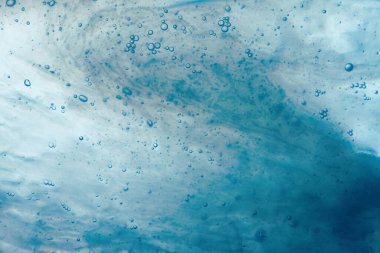 Mavi ve beyaz kozmetik ürün makro çekim