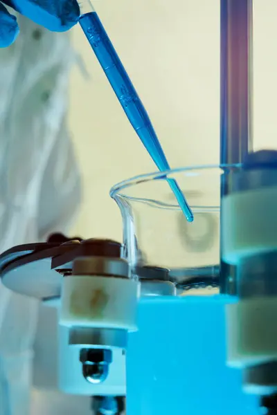 Preparation of a blue cosmetic liquid in the laboratory